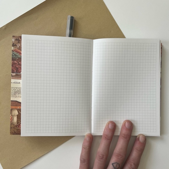 🏷️ aesthetic retro vintage A6 grid notebook - Picture 12 of 13
